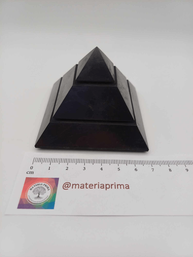Shungite pyramide Saqqarah (polie)